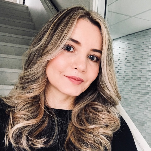 Meet your Posher, Claudia - Picture 1 of 1